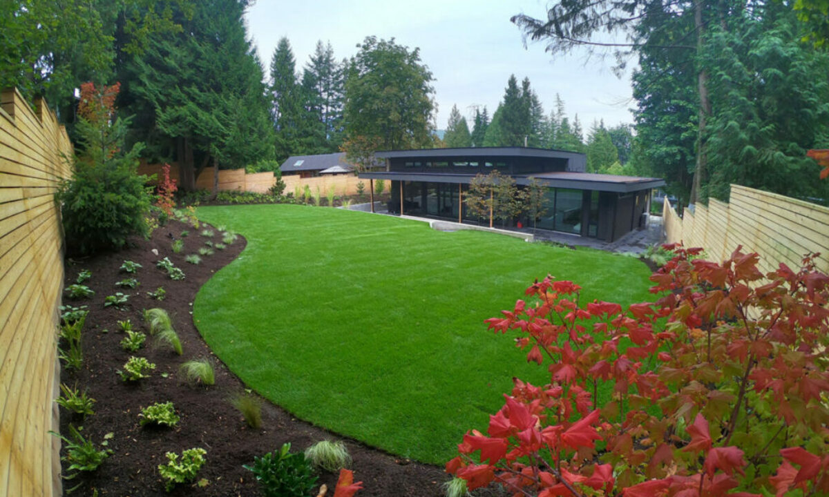 5 Reasons to Hire a Professional for Lawn and Garden Maintenance