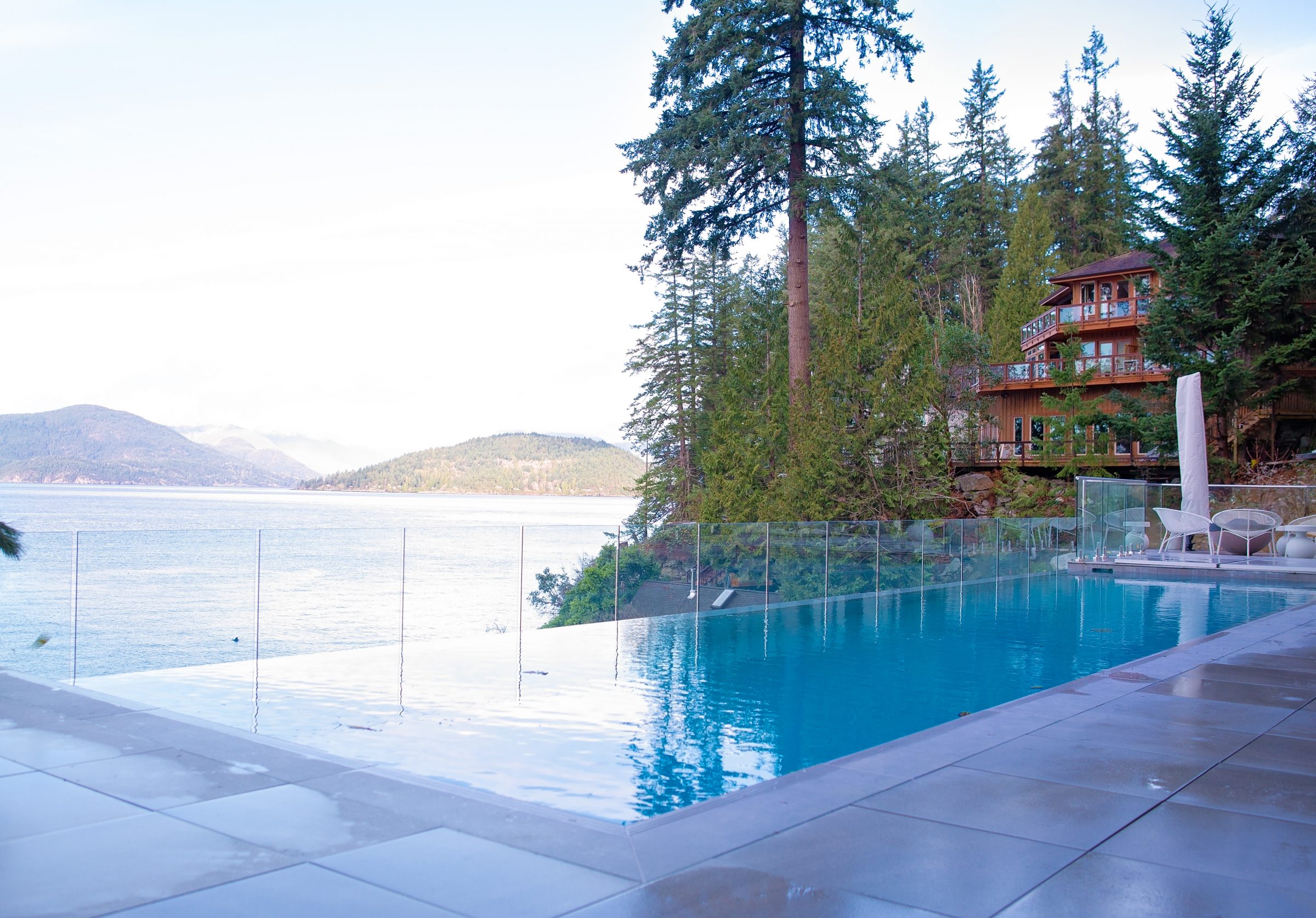 Lakeside luxury home with infinity pool and forest