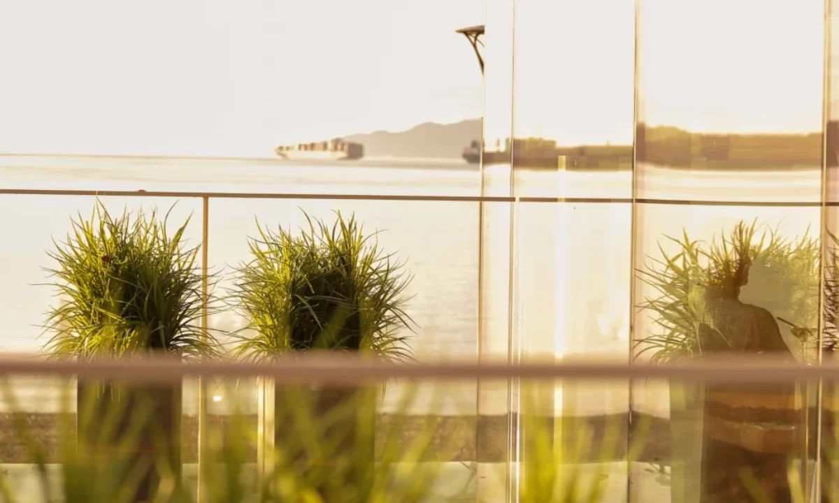 How Landscaping Impacts Customer Dwell Time and Reviews for Vancouver Restaurants